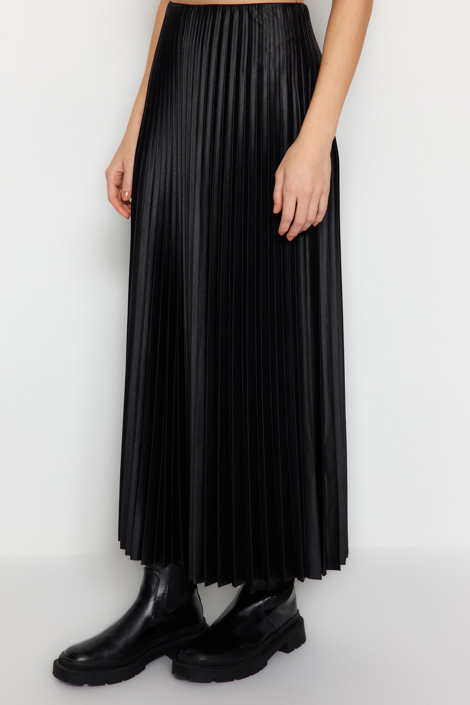 Pleated Maxi Stretchy Knitted Skirt TWOSS24ET00041