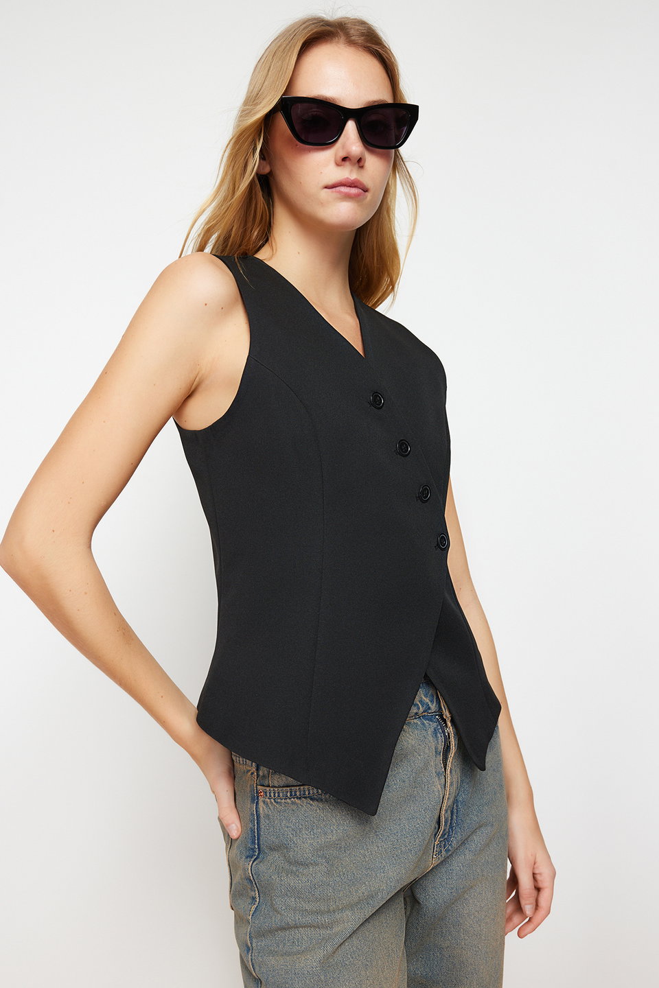 Regular Asymmetrical Buttoned Woven Vest TWOSS24YE00007