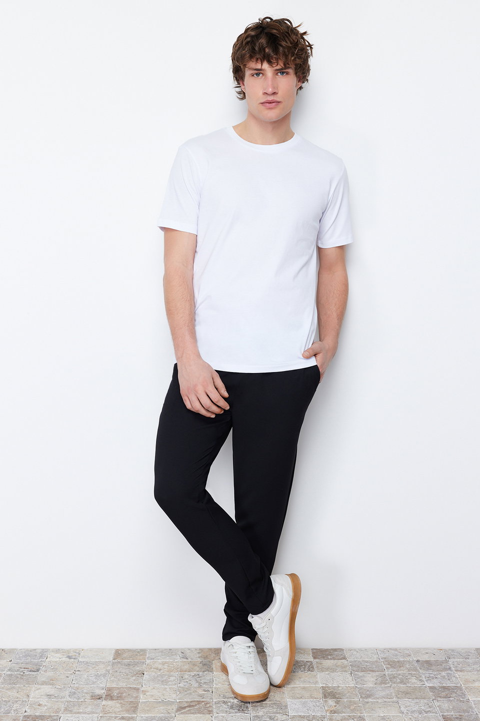 Basic Slim/Slim Cut 100% Cotton Short Sleeve Crew Neck T-Shirt TMNSS19BO0001