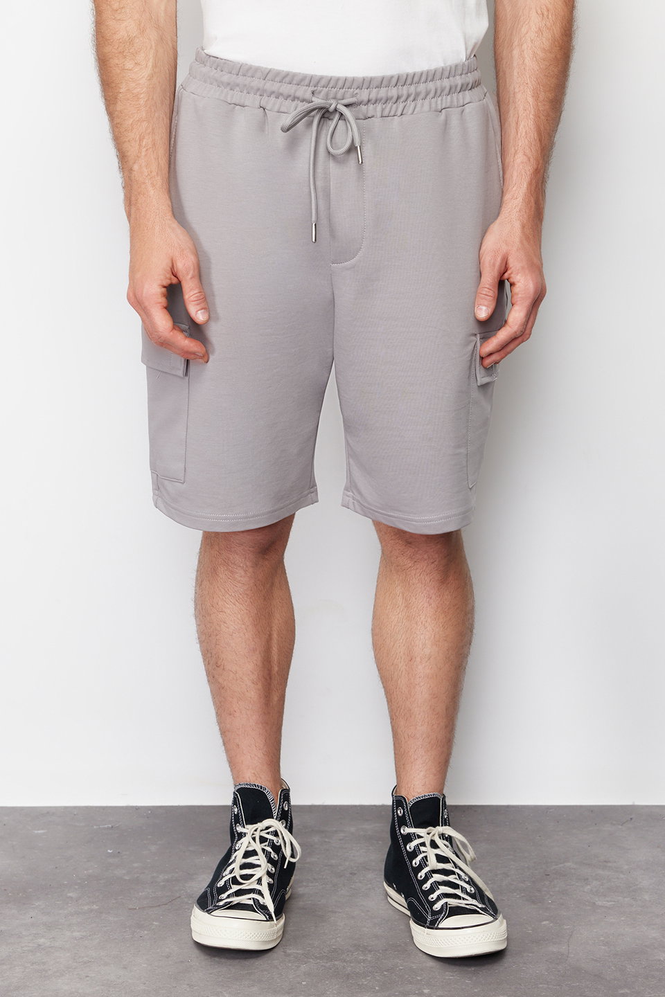Oversize/Wide Cut Hidden Drawstring Elastic Waist Cargo Pocket Labeled Shorts TMNSS24SR00018