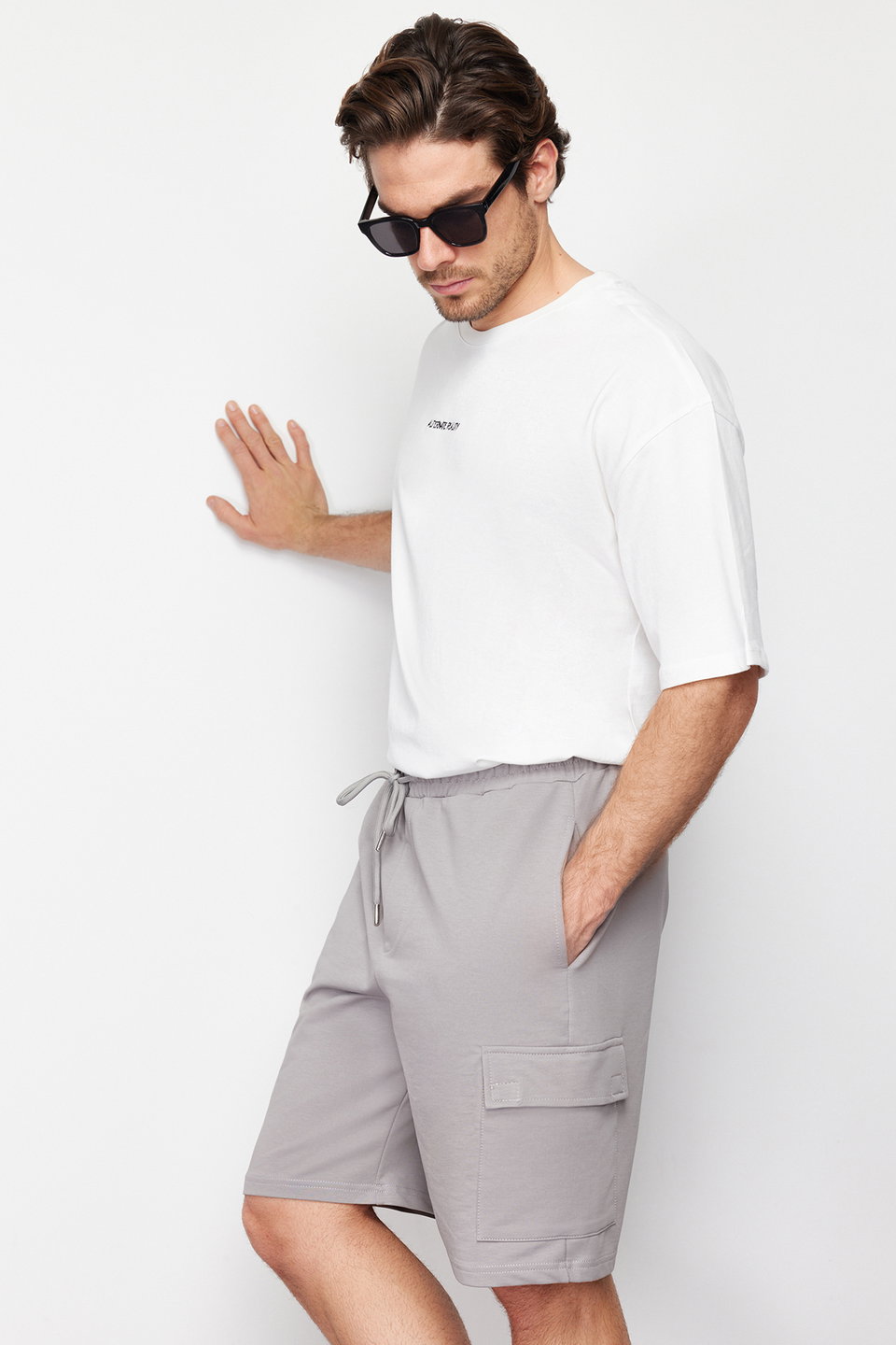 Oversize/Wide Cut Hidden Drawstring Elastic Waist Cargo Pocket Labeled Shorts TMNSS24SR00018
