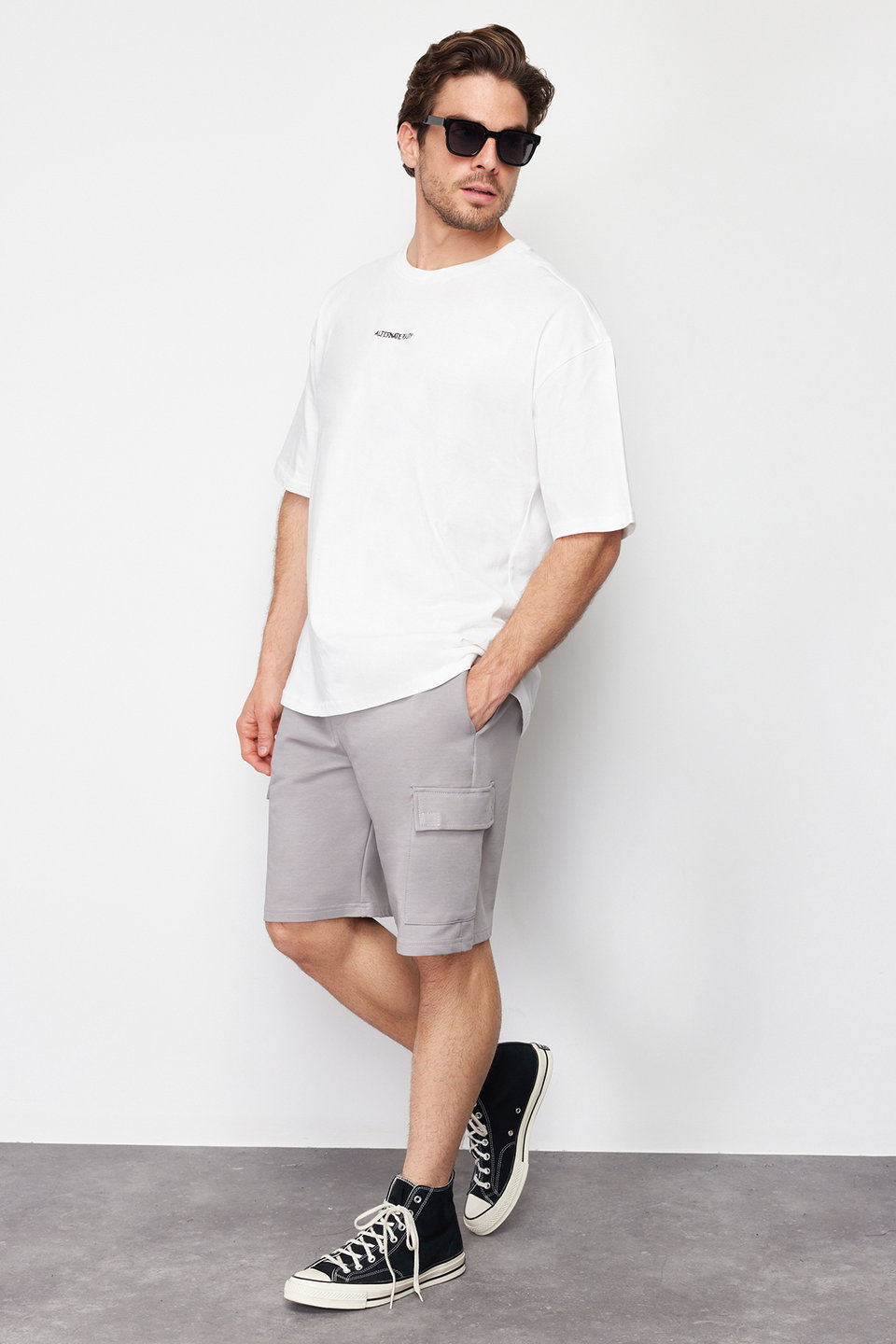 Oversize/Wide Cut Hidden Drawstring Elastic Waist Cargo Pocket Labeled Shorts TMNSS24SR00018