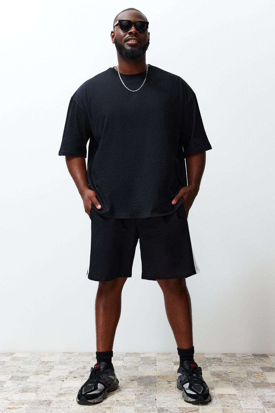 Plus Size Regular Cut Medium Length Elastic Waist Colored Paneled Shorts TMNSS23SR00046