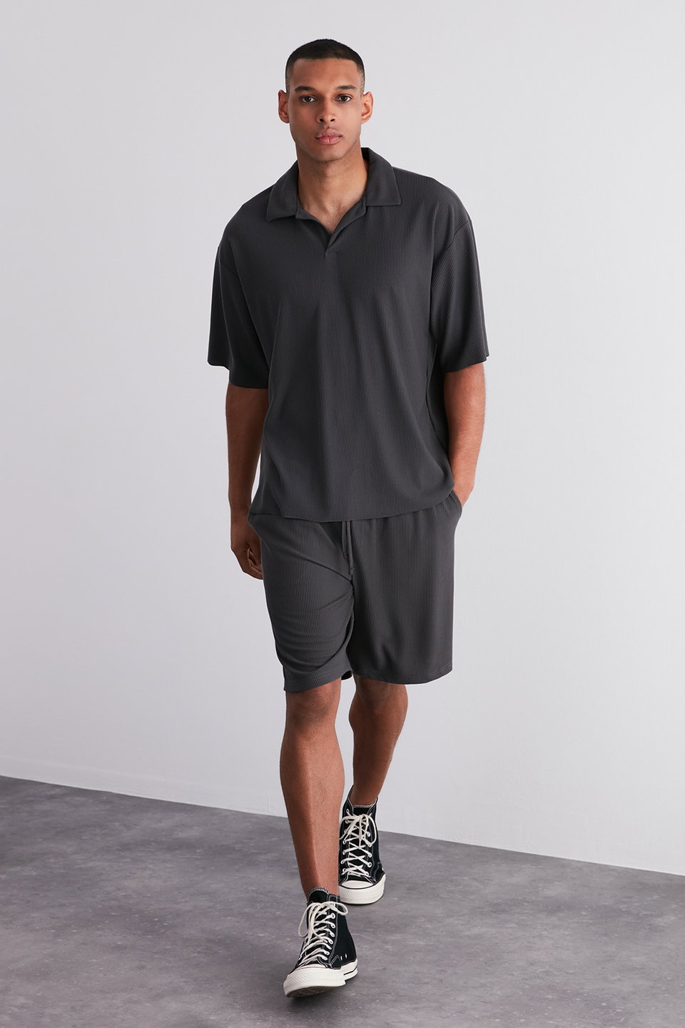 Premium Smoke Oversize/Wide Cut Textured Wrinkle-Free Ottoman Shorts TMNSS24SR00037