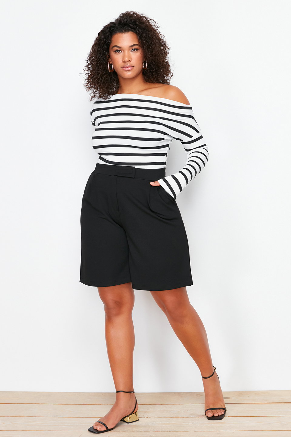 Pleat Detail Velcro Plus Size Knitted Shorts & Bermuda TBBSS24AP00001