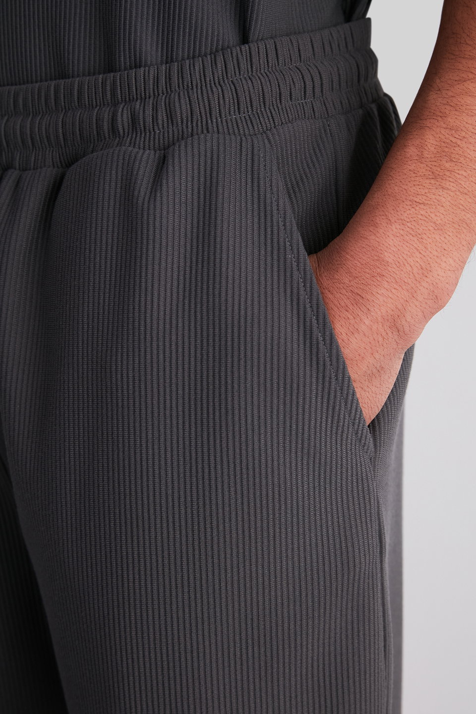 Premium Smoke Oversize/Wide Cut Textured Wrinkle-Free Ottoman Shorts TMNSS24SR00037