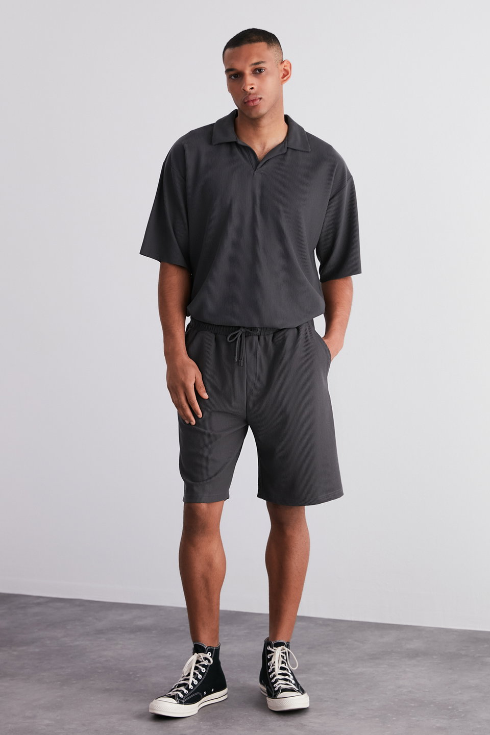 Premium Smoke Oversize/Wide Cut Textured Wrinkle-Free Ottoman Shorts TMNSS24SR00037