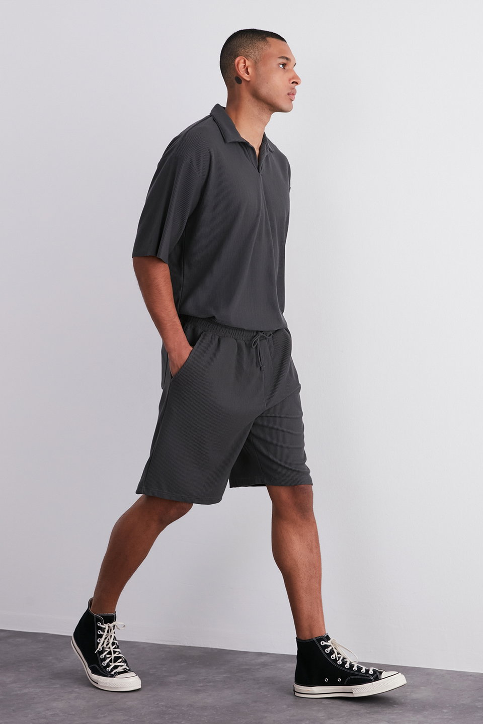 Premium Smoke Oversize/Wide Cut Textured Wrinkle-Free Ottoman Shorts TMNSS24SR00037