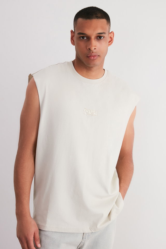 Stone*001 - Stone Oversize/Wide Cut Raised Text Printed Labeled Zero Sleeve T-Shirt/Athlete TMNSS24AL00005