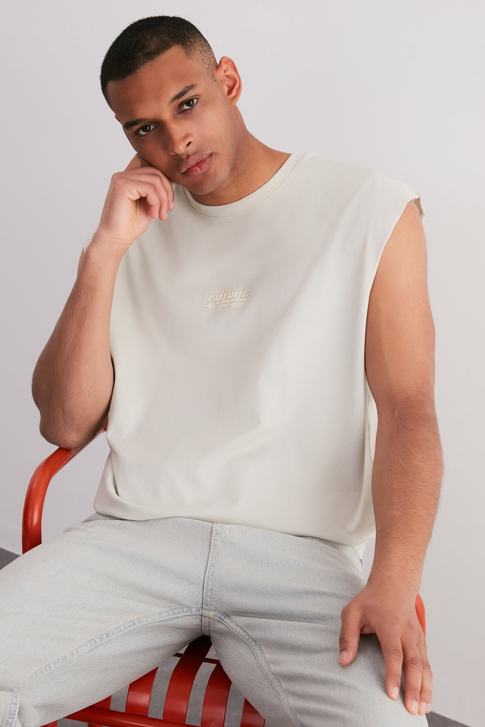 Oversize/Wide Cut Raised Text Printed Labeled Zero Sleeve T-Shirt/Athlete TMNSS24AL00005