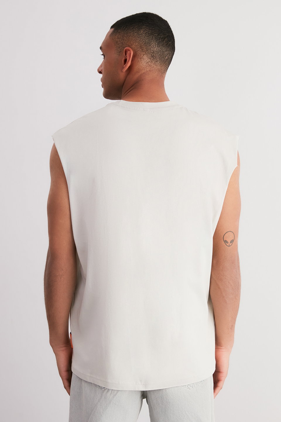Oversize/Wide Cut Raised Text Printed Labeled Zero Sleeve T-Shirt/Athlete TMNSS24AL00005
