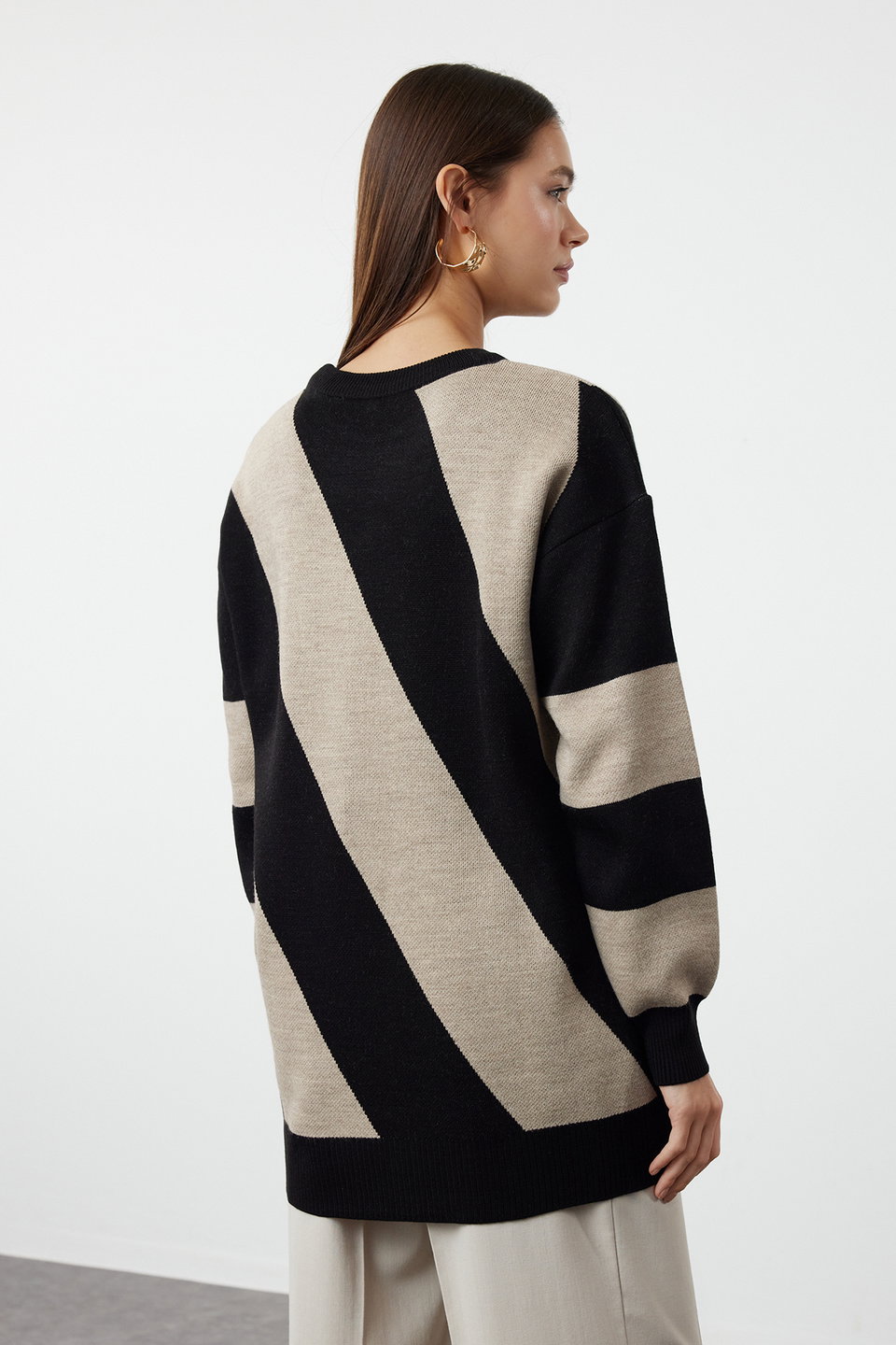 Camel Color Blocked Knitwear Striped Sweater TCTAW25AK00000
