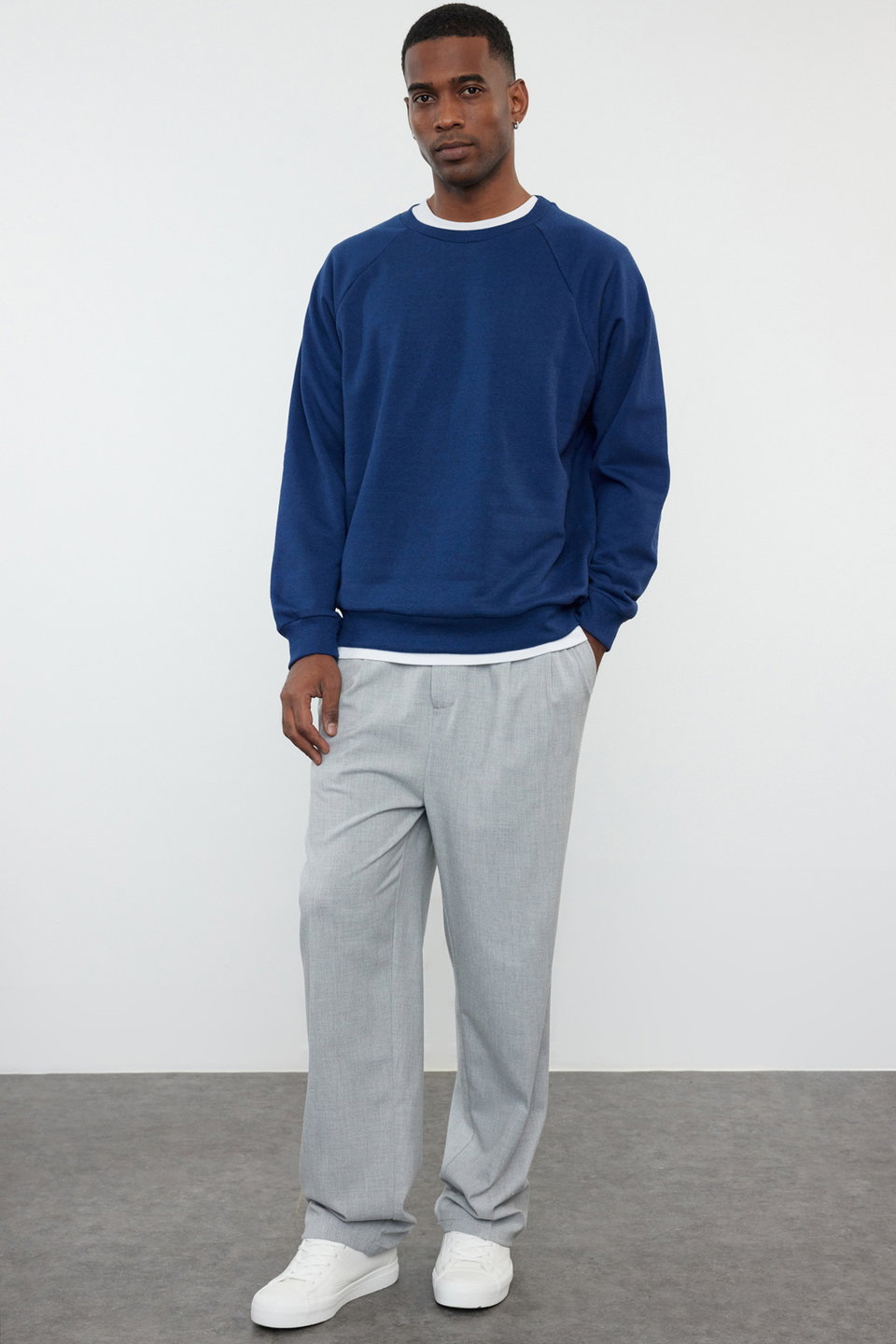 Oversize/Wide Cut Fleece Inside/Warm Raglan Sleeve Sweatshirt TMNAW23SW00190