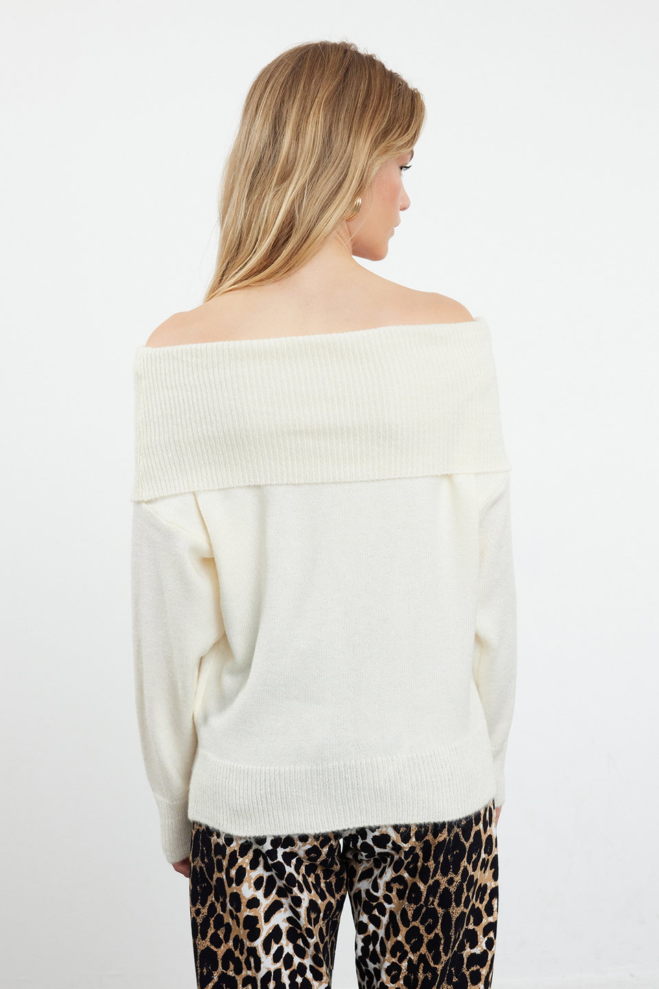 Soft Textured Carmen Collar Knitwear Sweater TWOAW20KZ1519