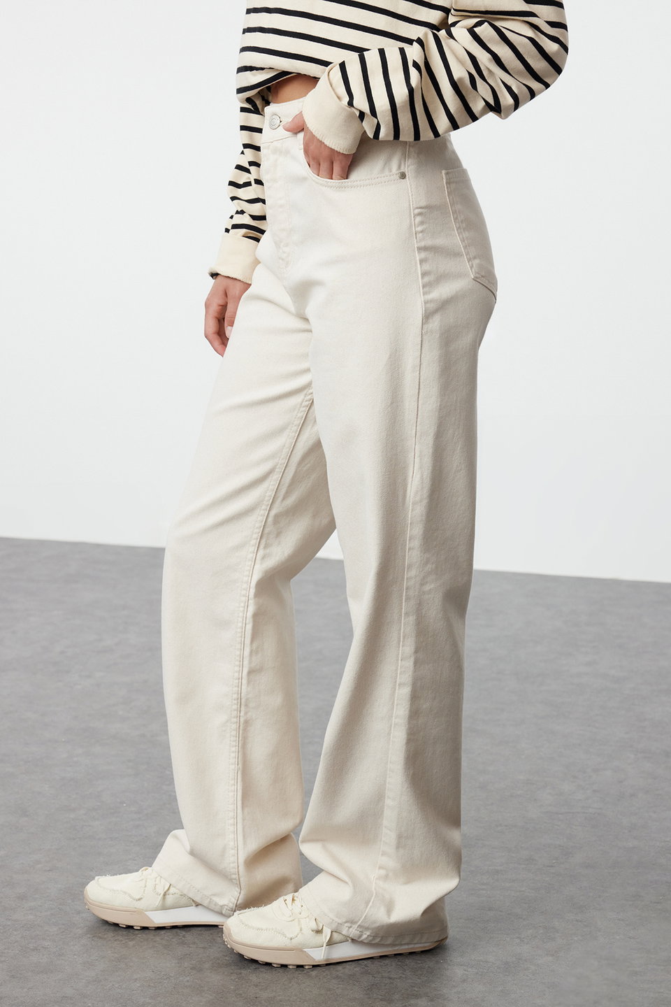 Waist Detail High Waist Wide Leg Trousers TWOAW25JE00039