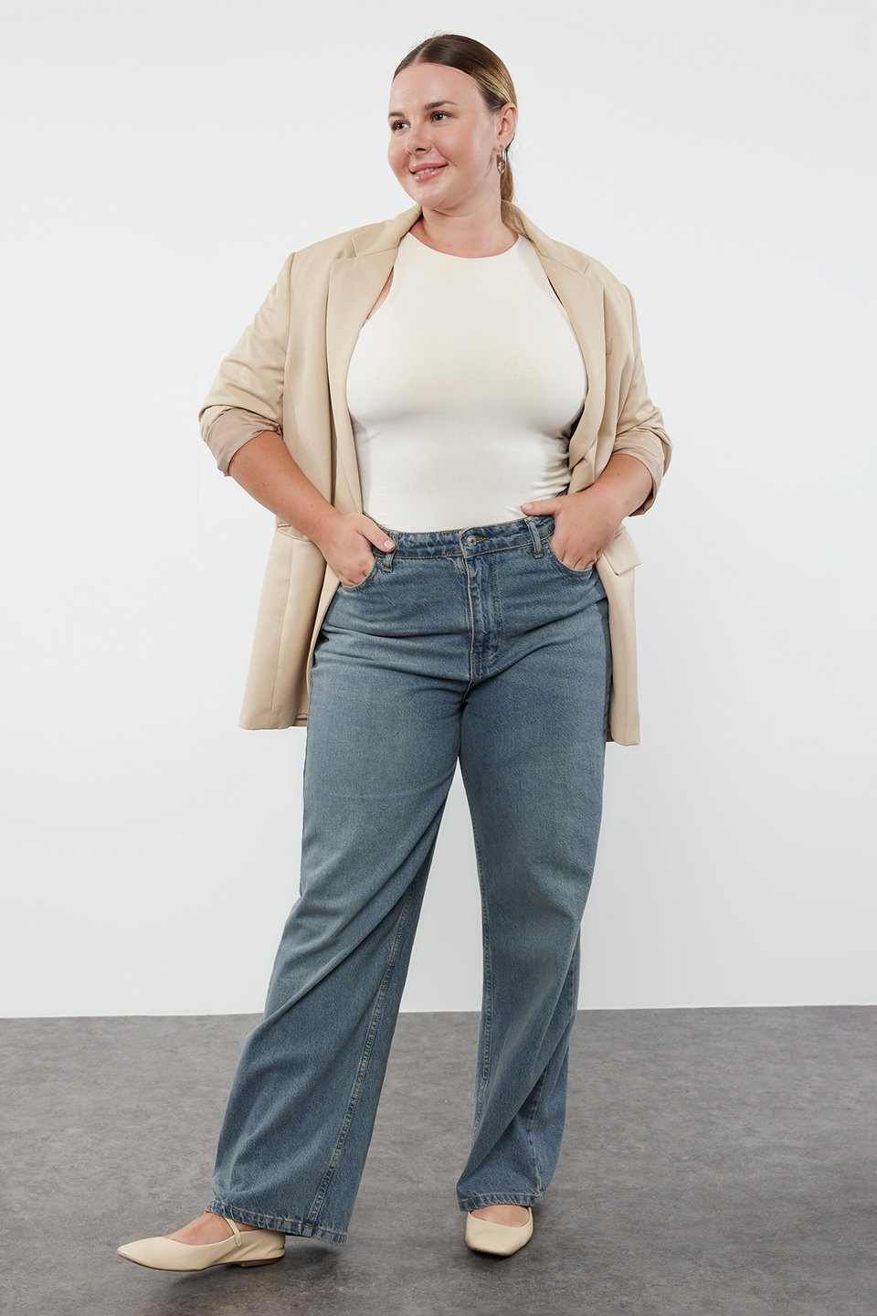 High Waist Faded Effect Vintage Wash Wide Leg Plus Size Wide Leg Jeans TBBSS24CJ00042