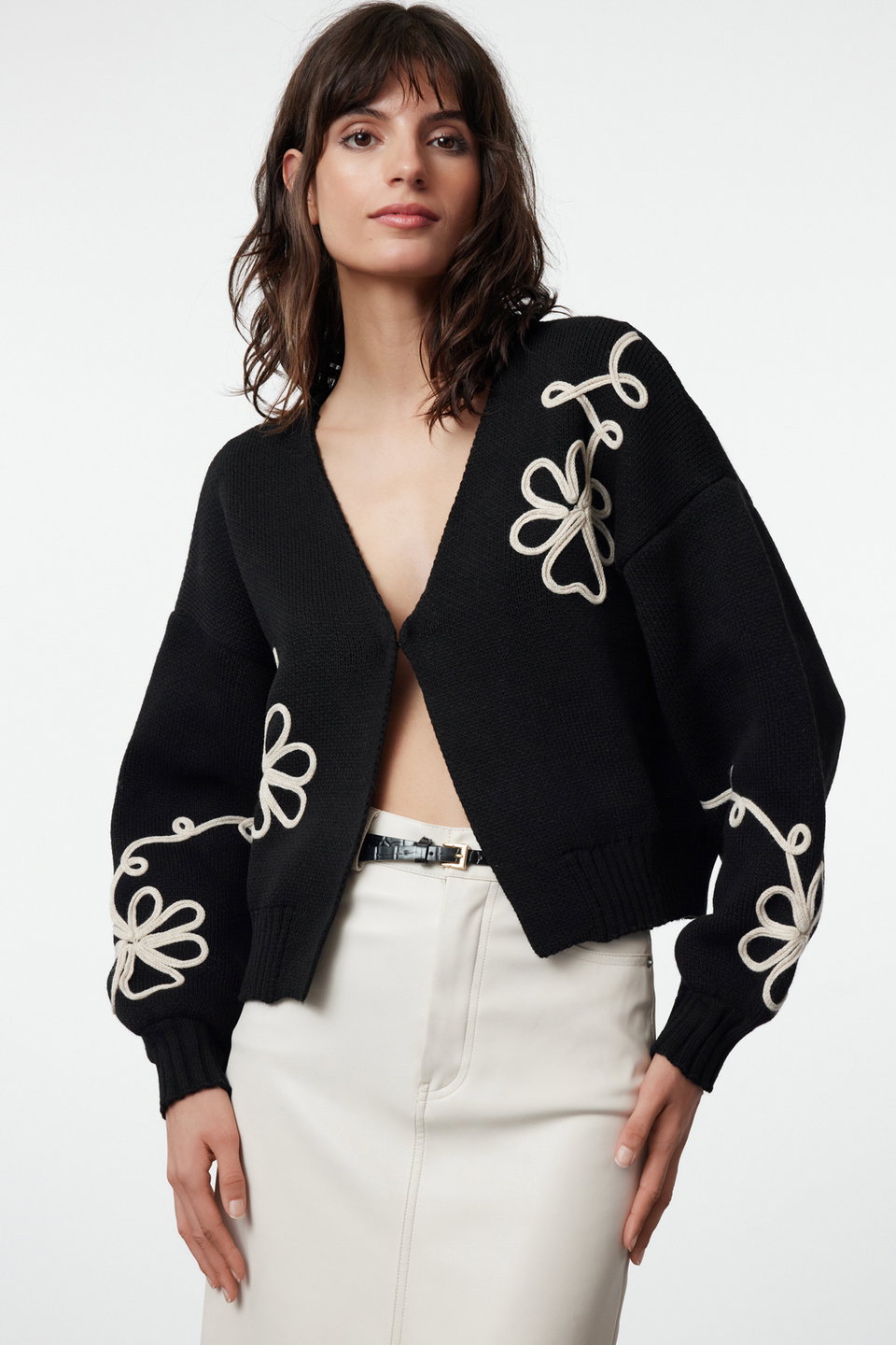 Embroidery Detailed V-Neck Knitwear Cardigan TWOAW25HI00291
