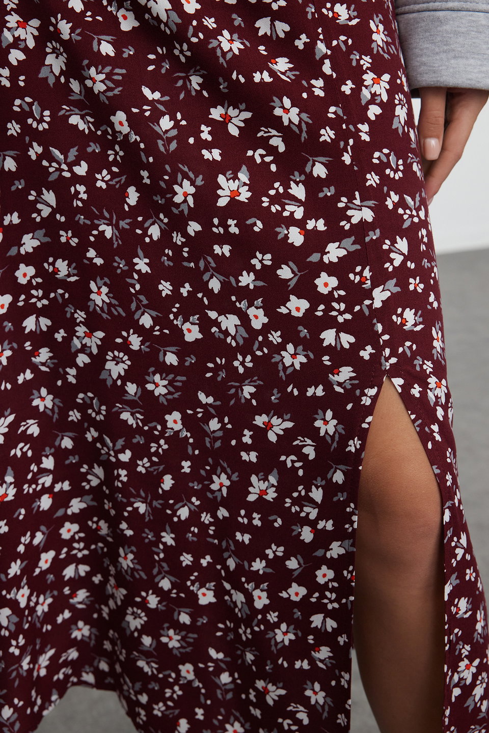 Tile Slit Detailed Floral Patterned Viscose Fabric Midi Length Woven Skirt TWOSS20ET0230