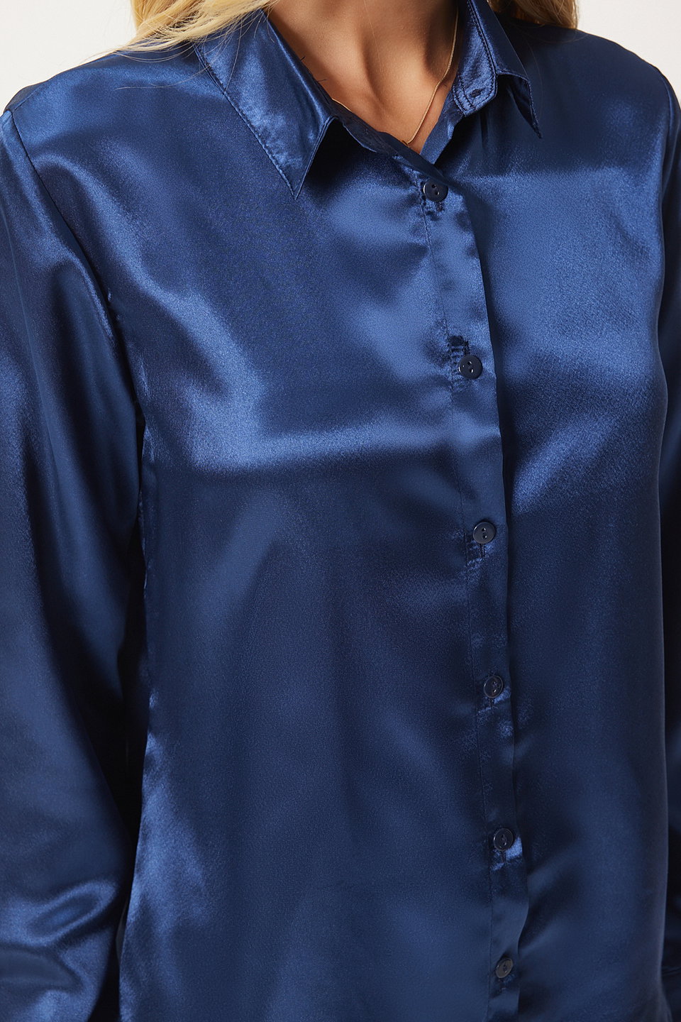 Women's Slightly Flowing Satin Shirt DD00990