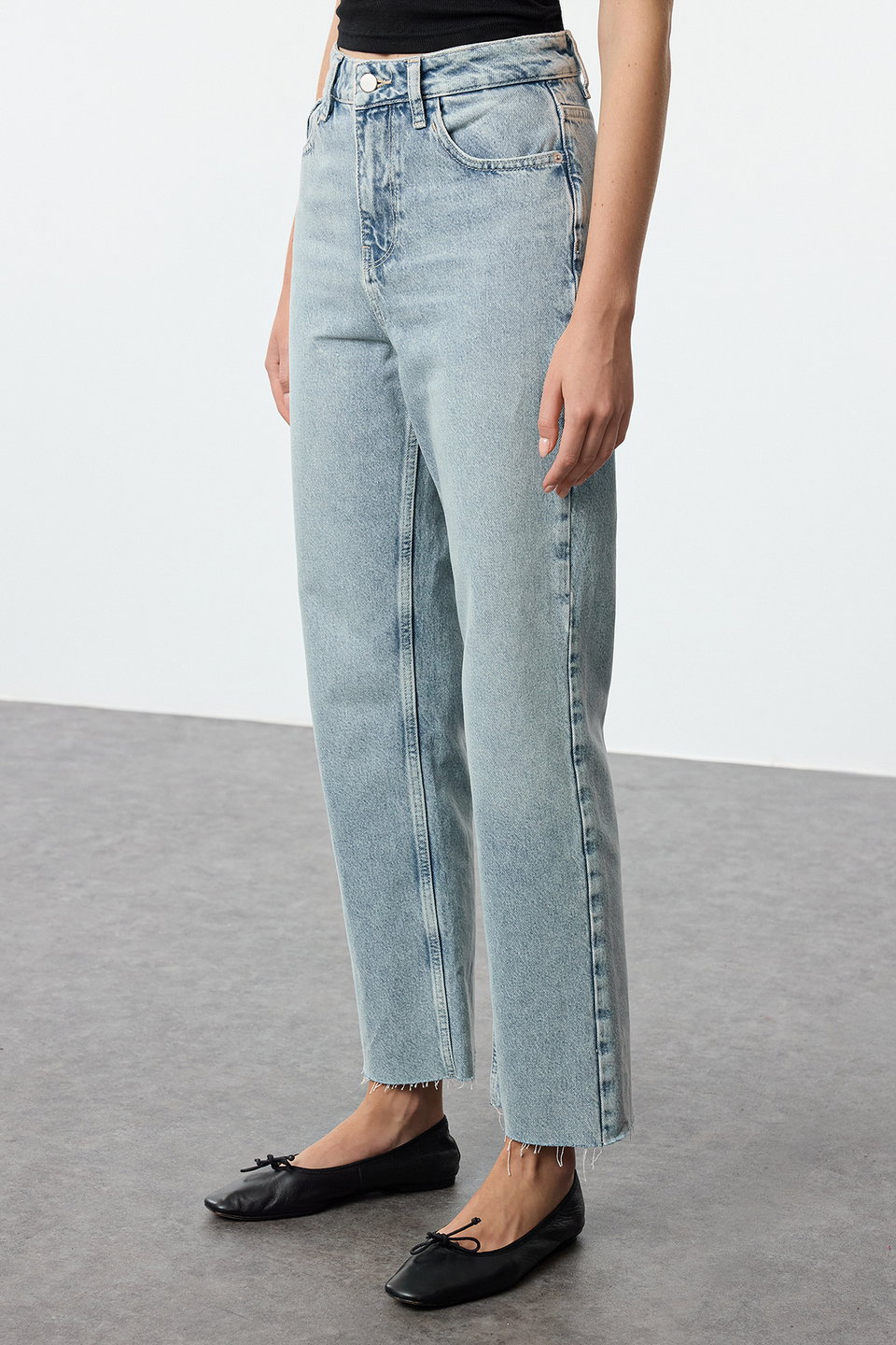 Cut-Out High Waist Straight Jeans TWOAW25JE00307