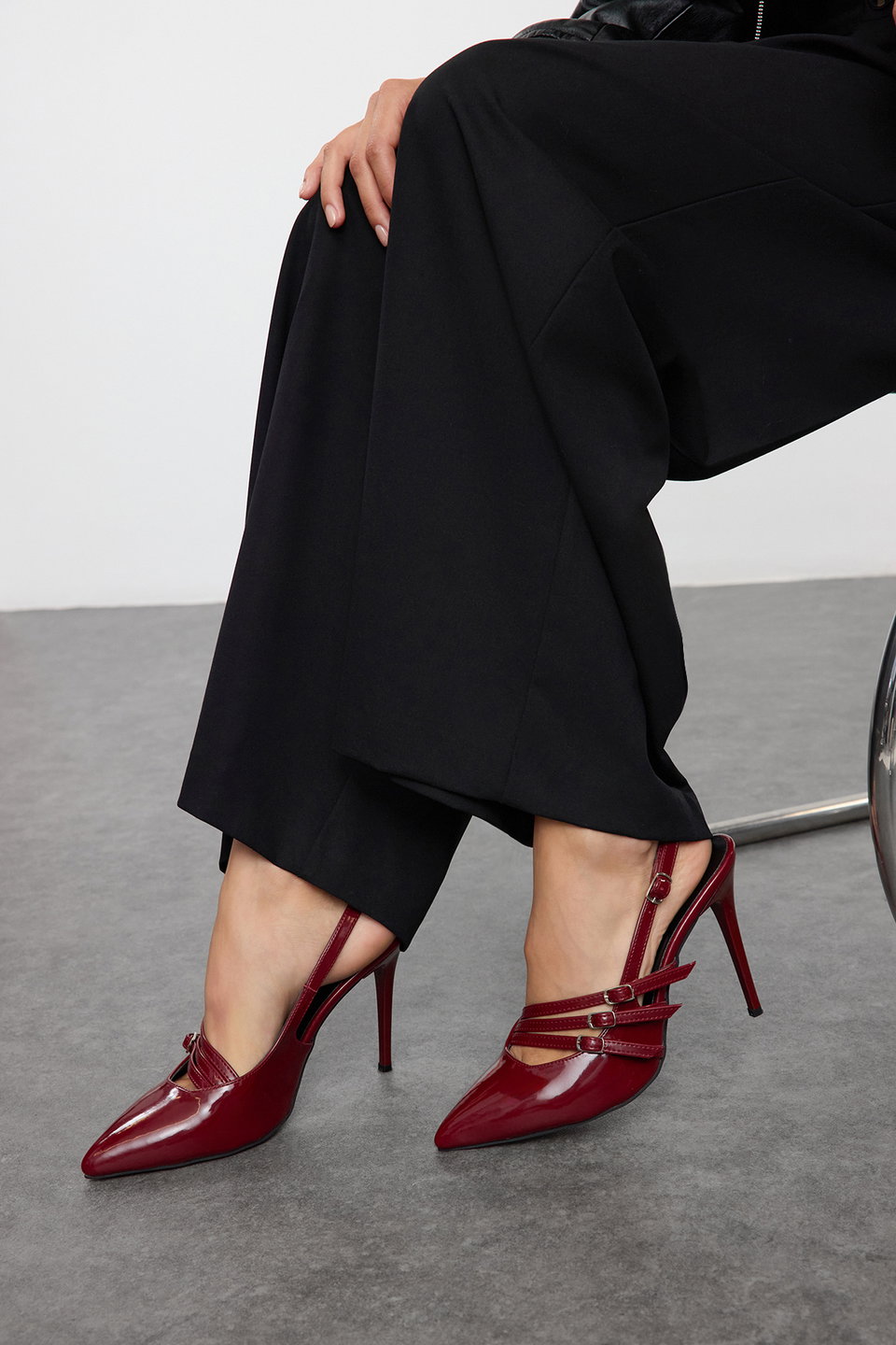 Band Detailed Pointed Toe Women's Thin Heel Shoes TAKAW25TO00008