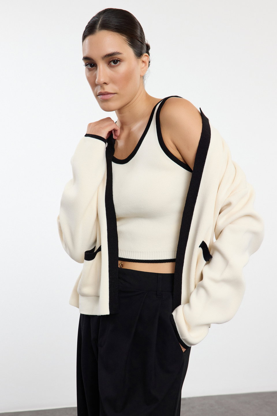 Color Block Knitwear 2-Piece Blouse-Cardigan Set TWOAW25HI00058