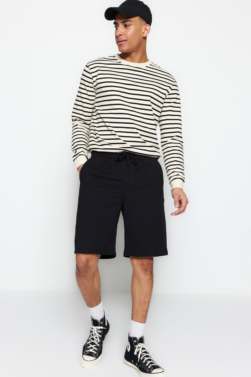 Basic Oversize/Wide Cut Elastic Waist Lace-Up Shorts TMNSS22SR0257