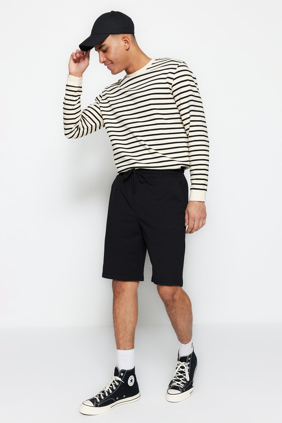 Basic Oversize/Wide Cut Elastic Waist Lace-Up Shorts TMNSS22SR0257