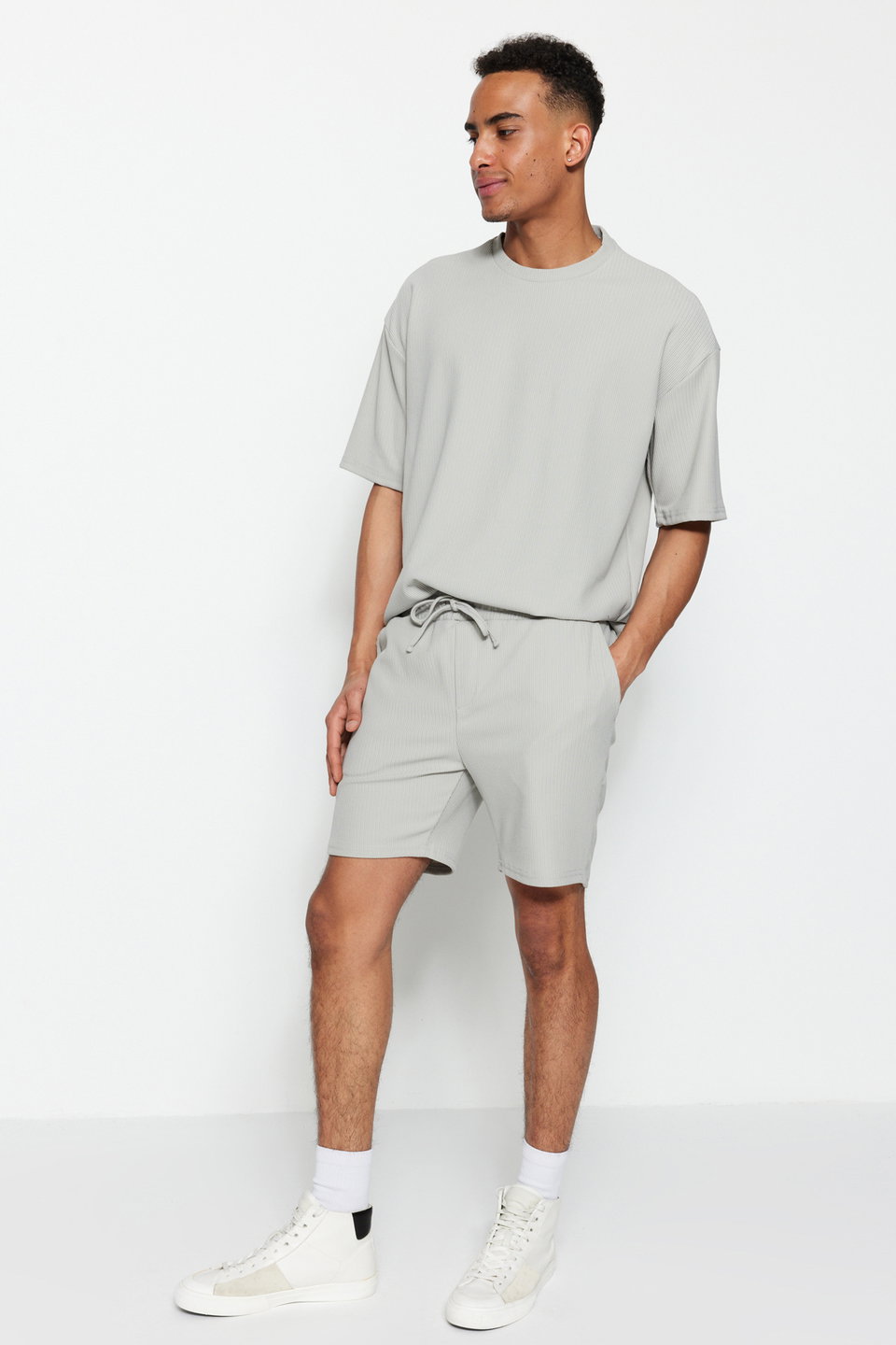 Regular Cut Medium Length Corded Textured Shorts TMNSS23SR00039