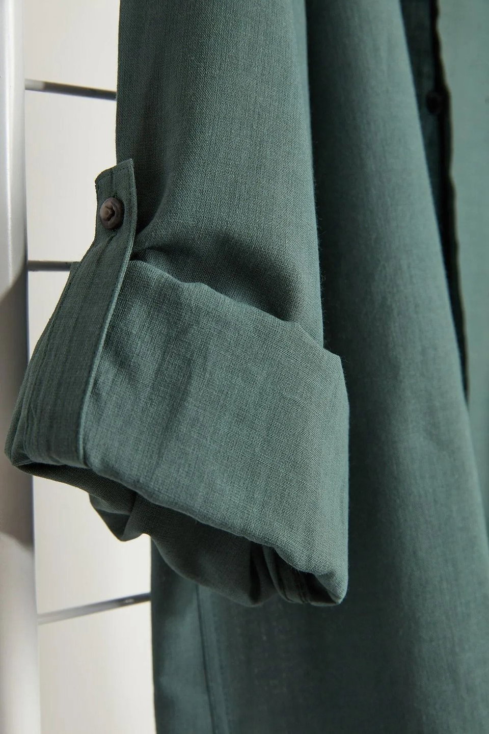 Button-down Collar Epaulette Slim Fit Long Sleeve 100% Cotton Linen Look Shirt TMNSS20GO0189