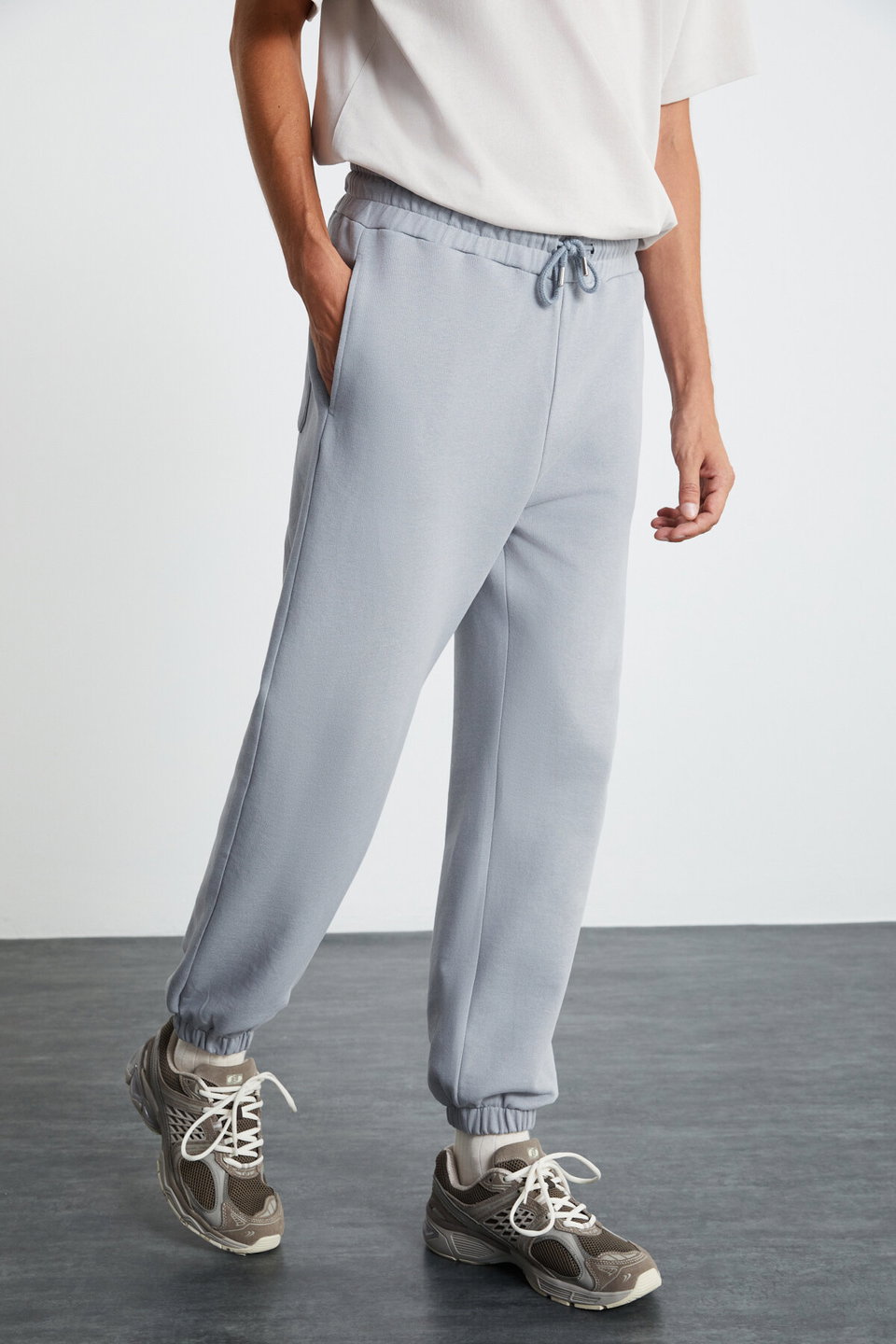 BRAYAN Men's 3 Yarn Raised Regular Fit Elastic Leg Sweatpants