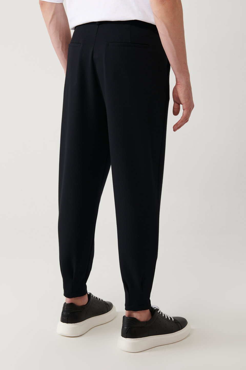 Men's Classic Waist Pleated Baggy Fit Knitted Trousers A41Y3075
