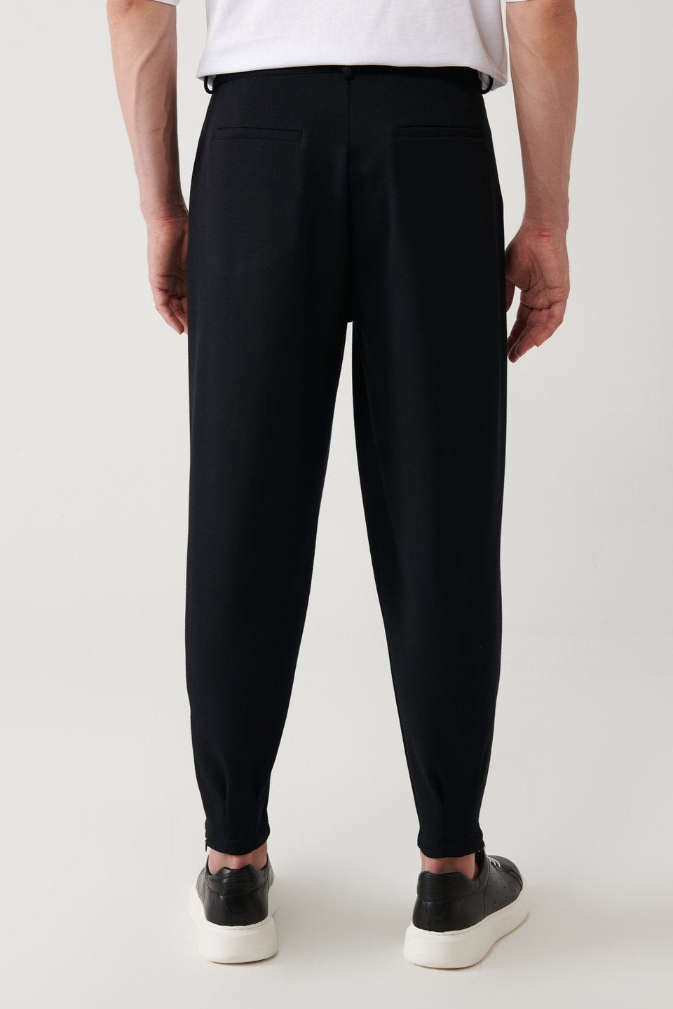 Men's Classic Waist Pleated Baggy Fit Knitted Trousers A41Y3075