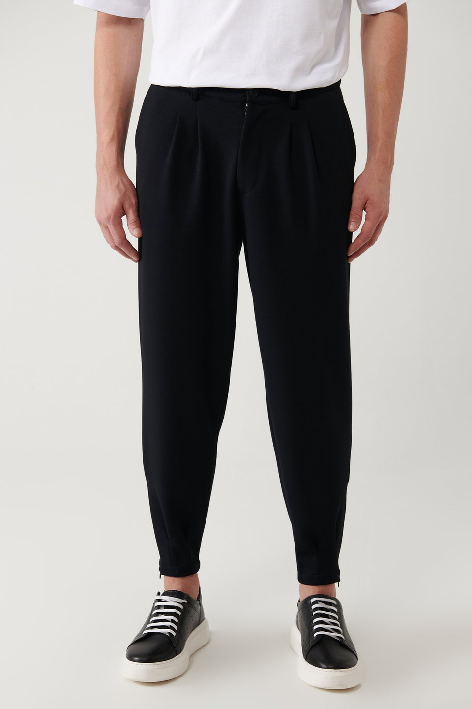Men's Classic Waist Pleated Baggy Fit Knitted Trousers A41Y3075