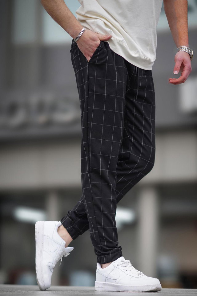 Black - Checked Black Jogger Mad4081