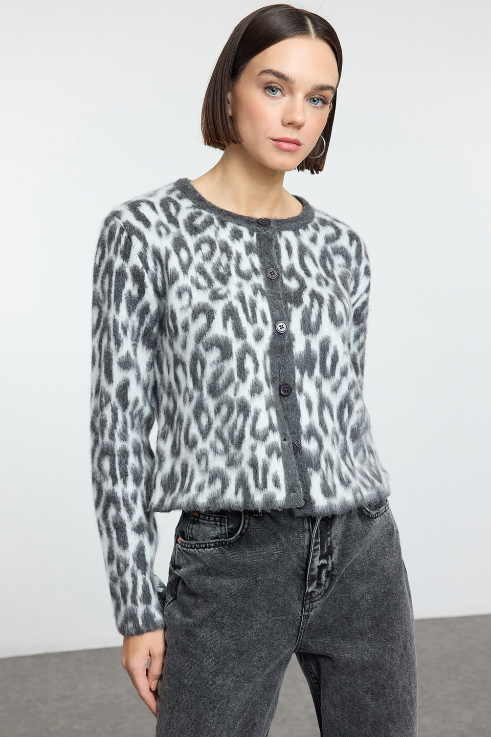 Leopard Patterned Knitted Cardigan TWOAW25HI00378