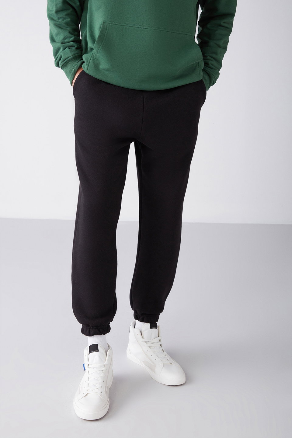 Inside Men's Regular Fit Soft Fabric Elastic Waist Sweatpants