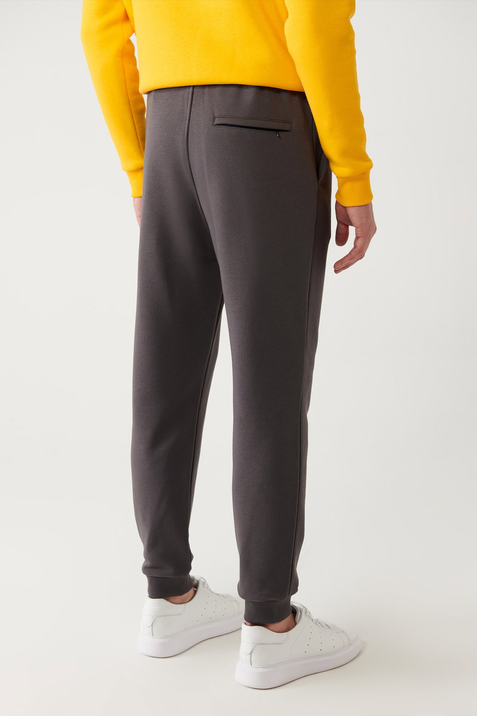 Men's Tied Waist Elastic Leg 3 Thread Raised Sweatpants E003402