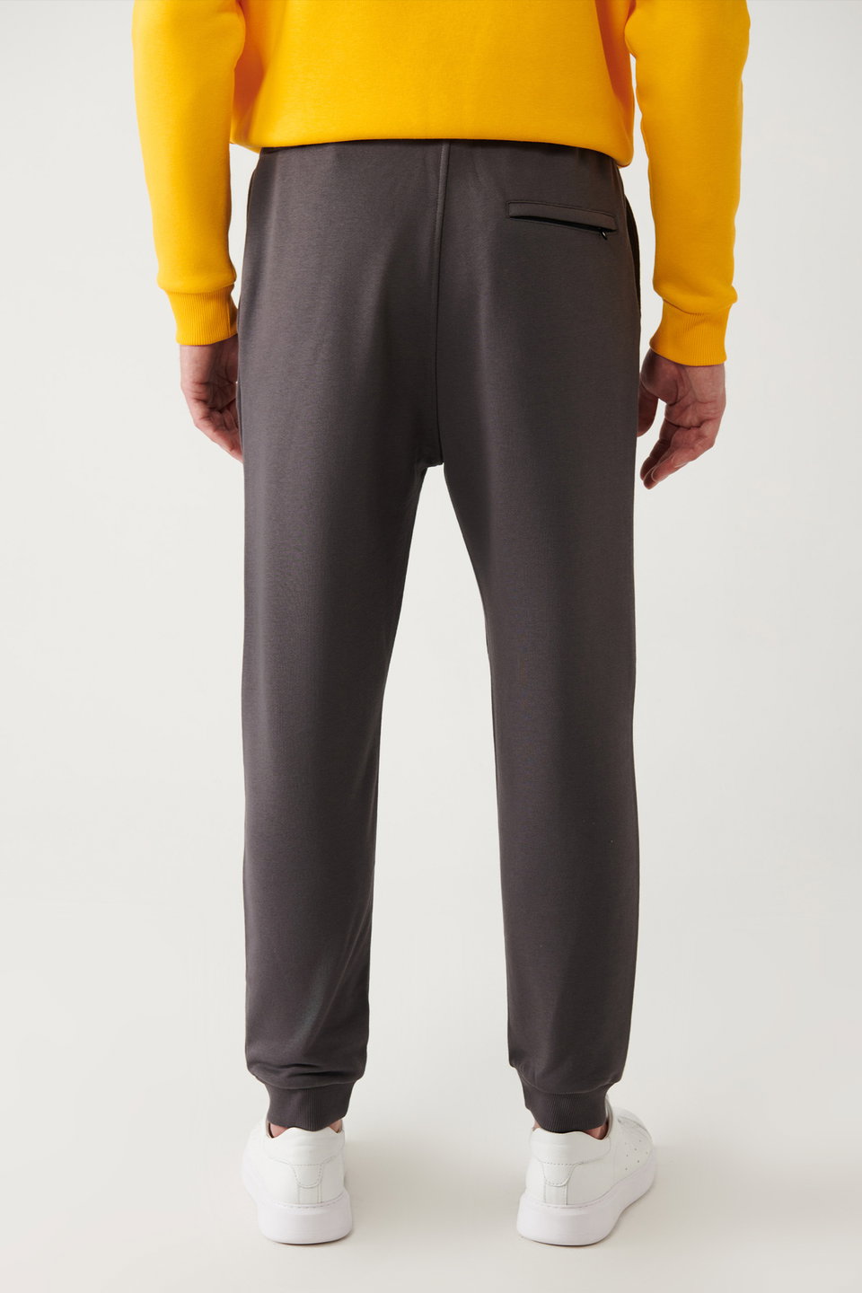Men's Tied Waist Elastic Leg 3 Thread Raised Sweatpants E003402