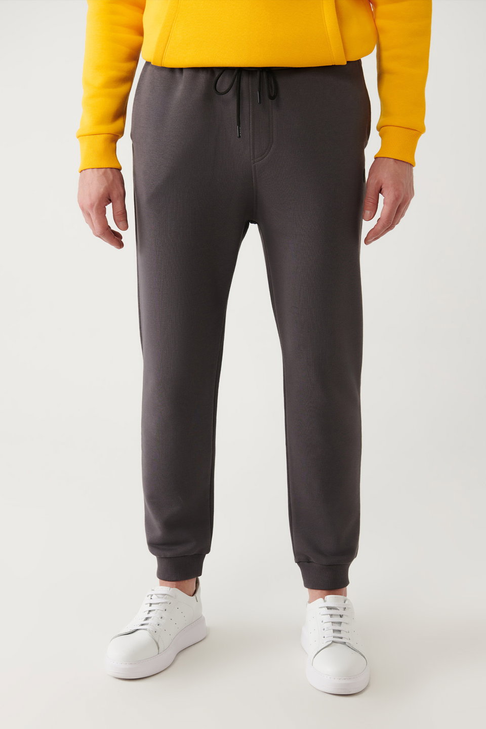 Men's Tied Waist Elastic Leg 3 Thread Raised Sweatpants E003402