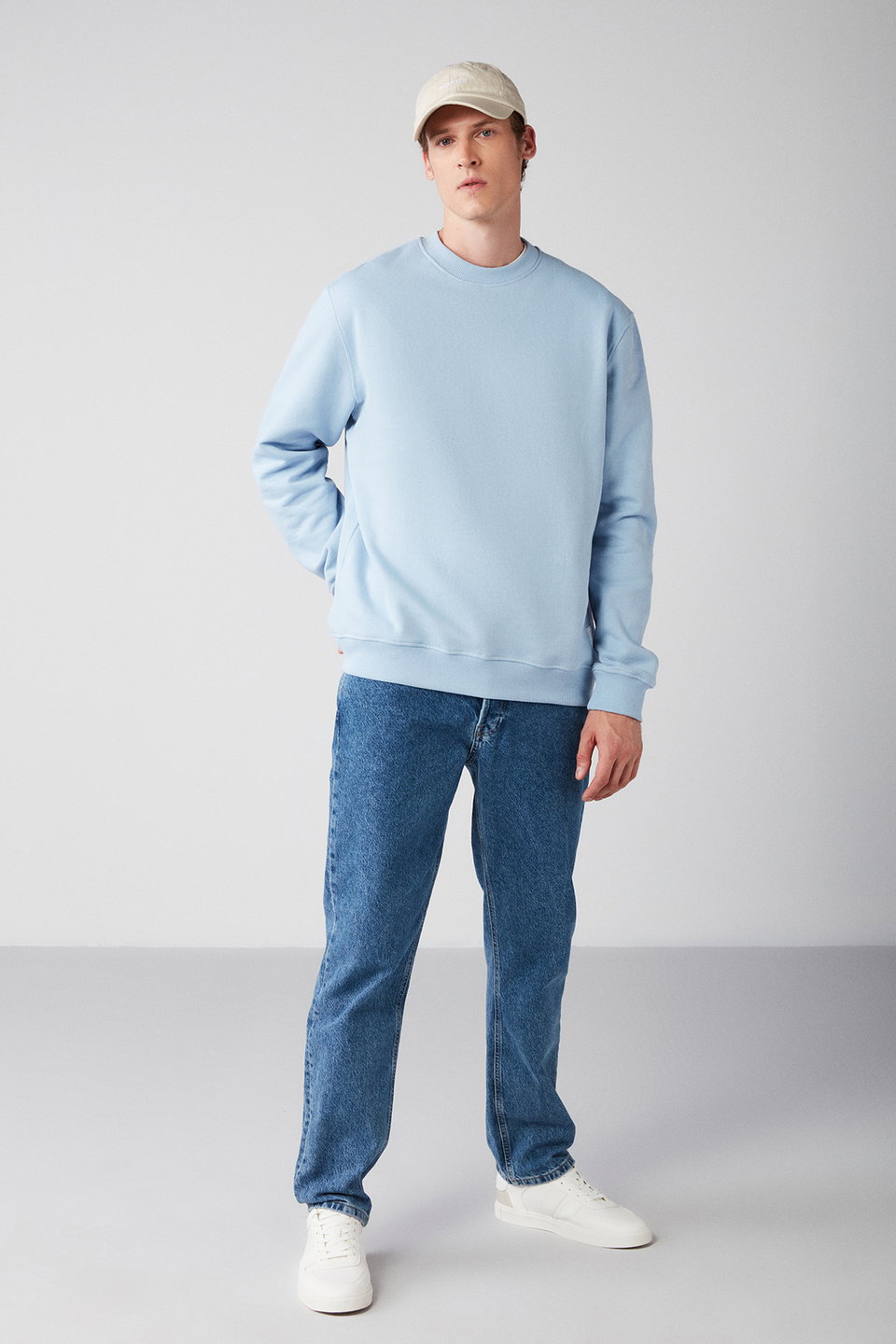 Travis Men's Organic Fabric Soft Regular Fit Round Neck Sweatshirt