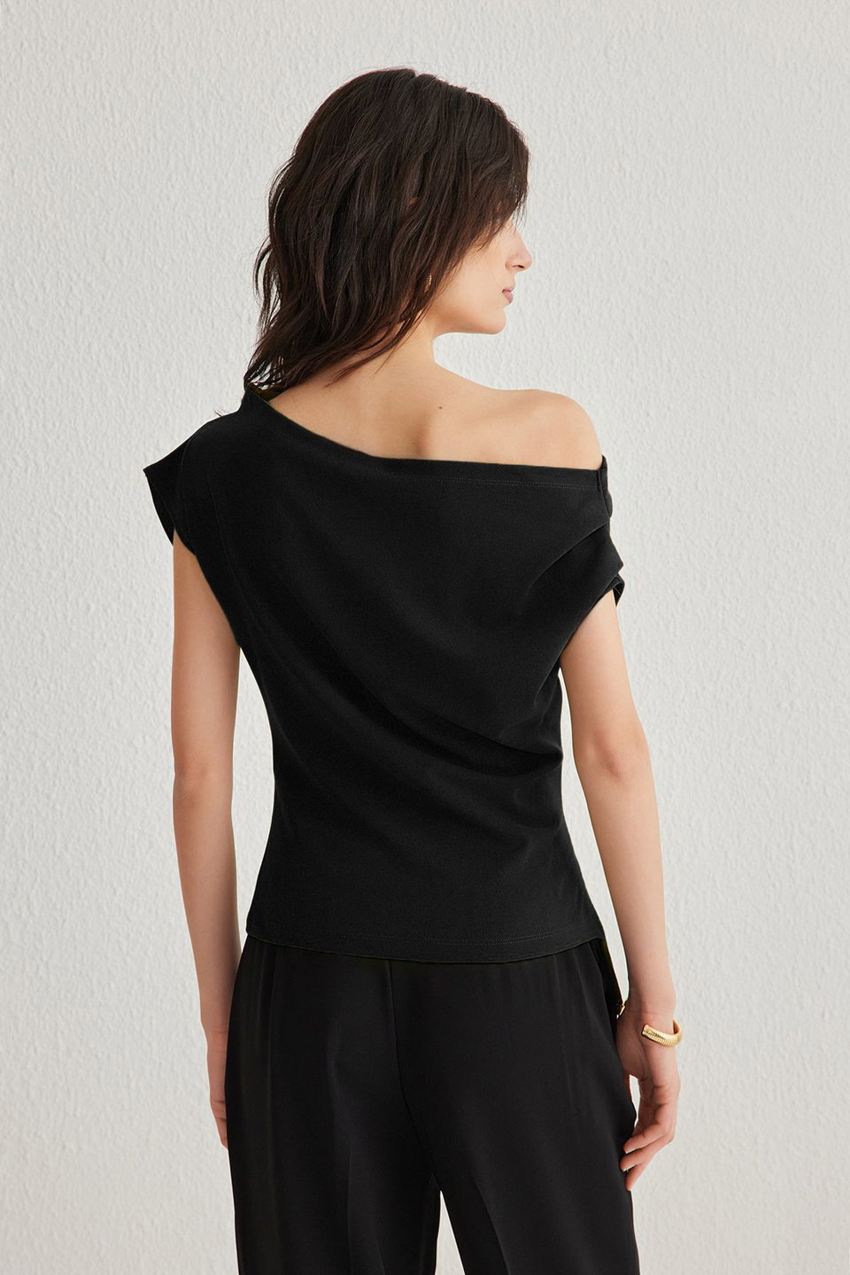 Saks Gather/Drape Detailed Draped Asymmetric Collar Knitted Blouse Twoss25Bz00024