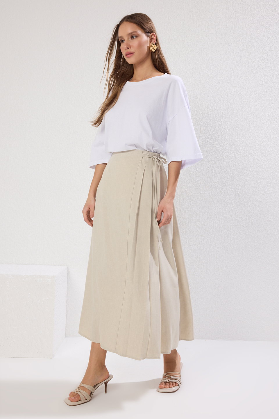 Pleat Detailed Woven Skirt TCTAW25EE00007