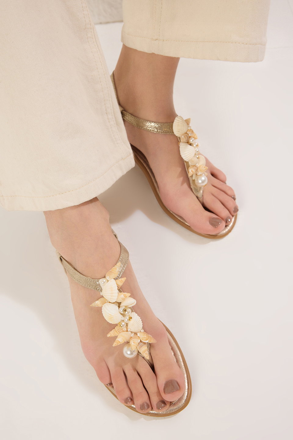 Golden Shell Pearl Detailed Flip Flop Women's Stylish Sandals TAXSS25SD00008