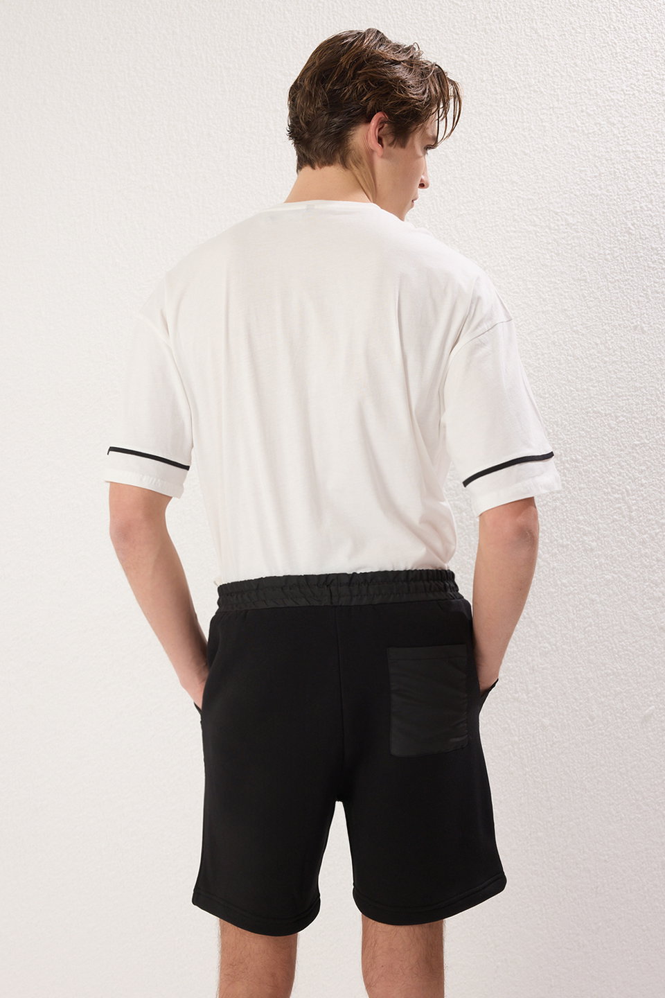 Regular Cut Parachute Fabric Pocket Detail Thick Shorts & Bermudas TMNSS25SR00028