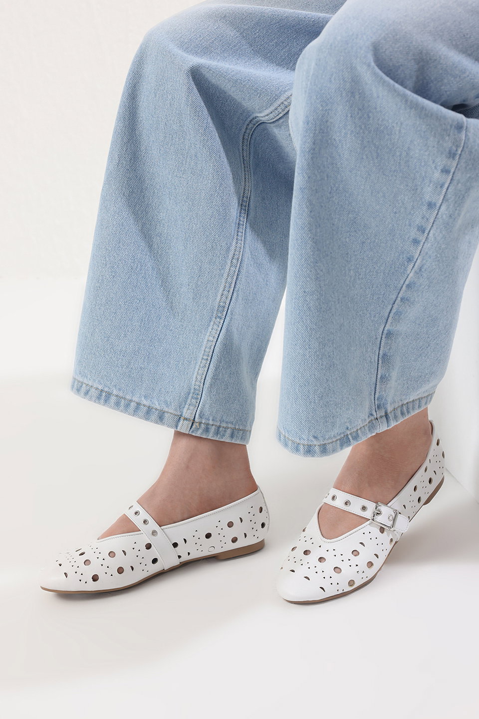 Laser Cut Mary Jane Women's Ballerina Flats TAKSS25BE00037