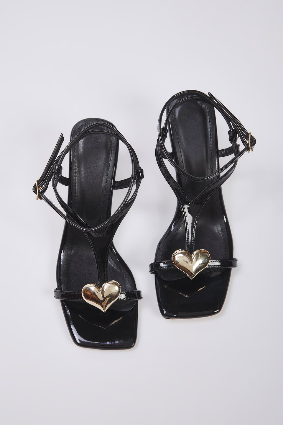 Heart Accessory Detailed Patent Leather Women's Thin Heeled Sandals Takss25To00094