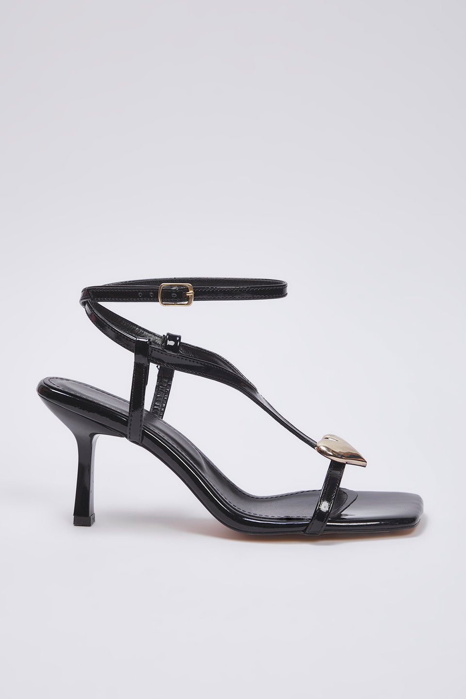 Heart Accessory Detailed Patent Leather Women's Thin Heeled Sandals Takss25To00094