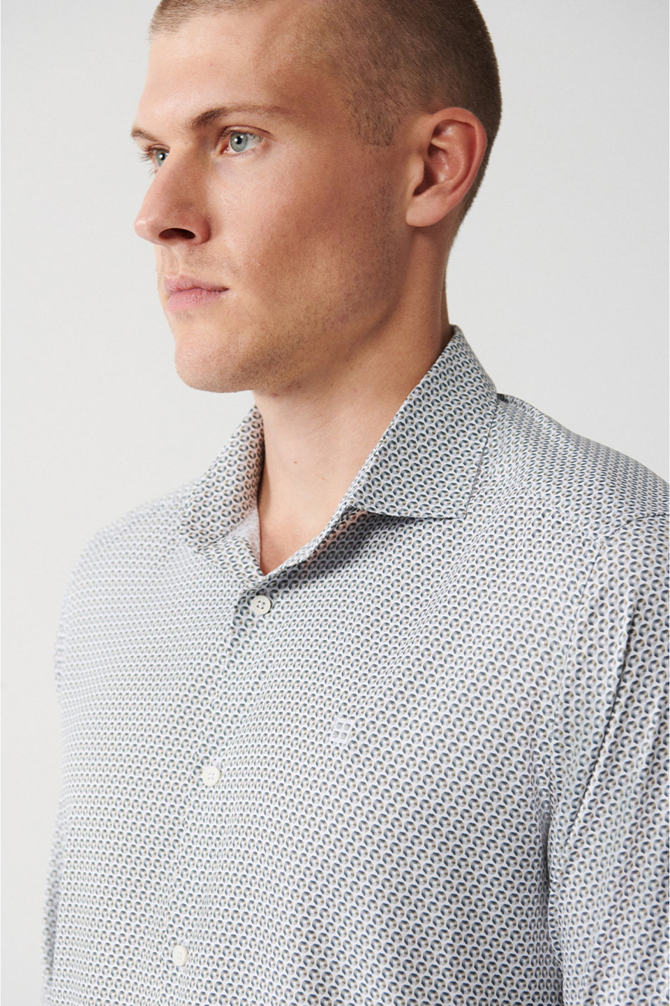 Men's classic collar geometric print travel slim fit shirt a32y2109