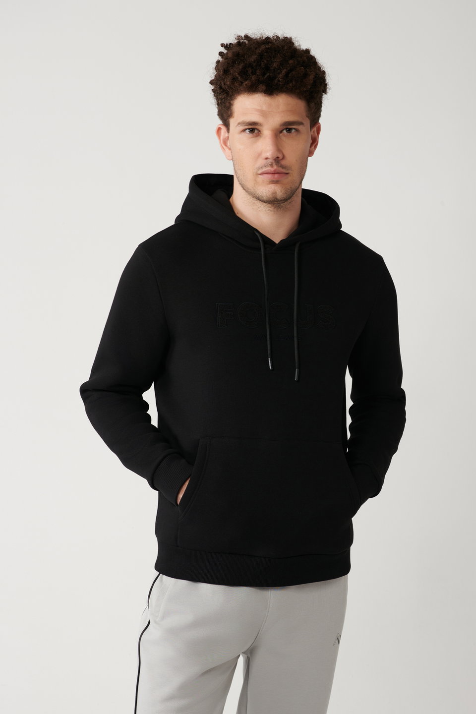 Men's raised fabric hooded collar filter embroidered kangaroo pocket sweatshirt a32y1193